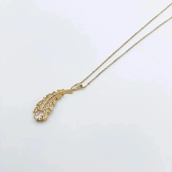 DAINTY Leaf Necklace |Cubic Zirconia Necklace | - Picture 2 of 5